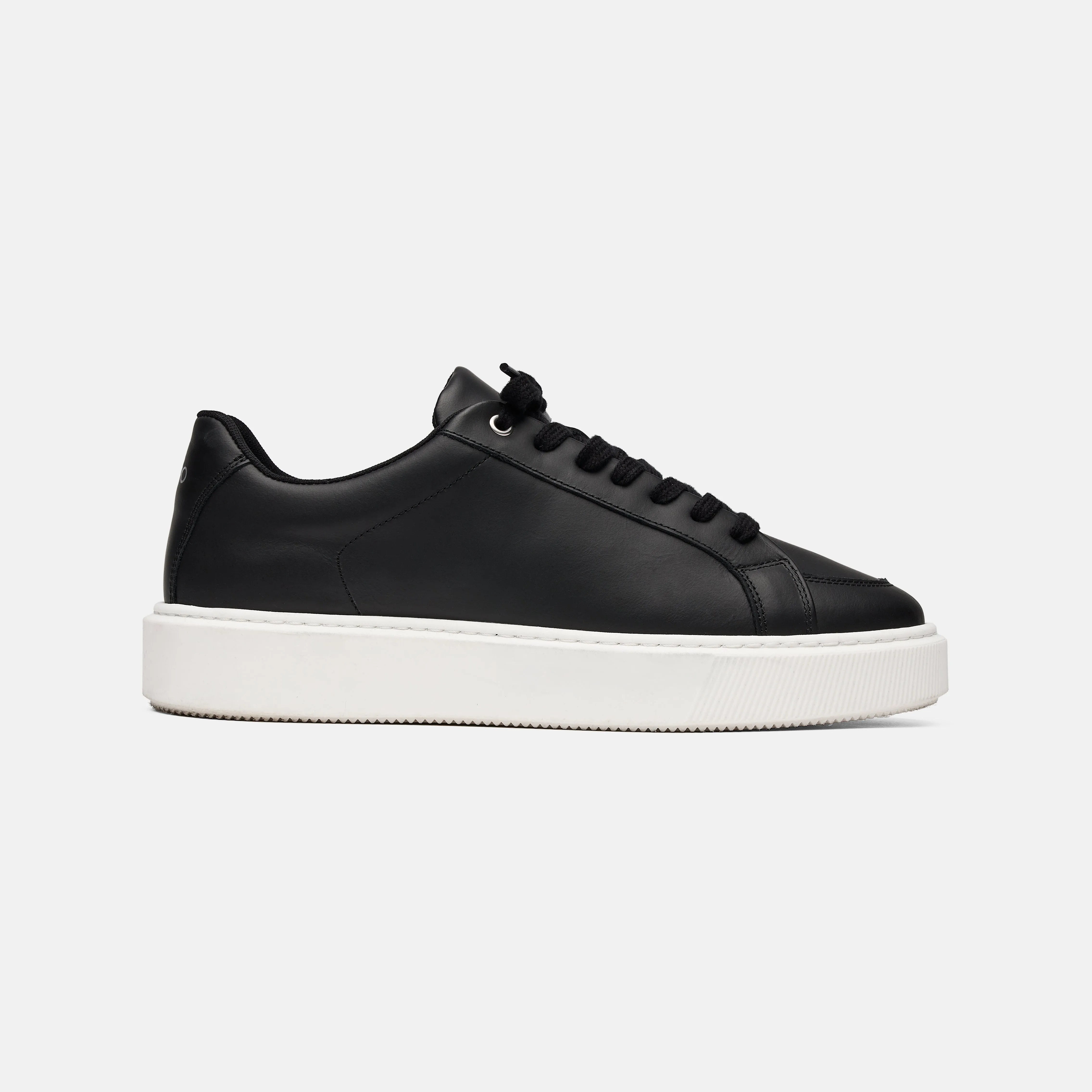 Capo ESSENTIAL Trainer - Black/White