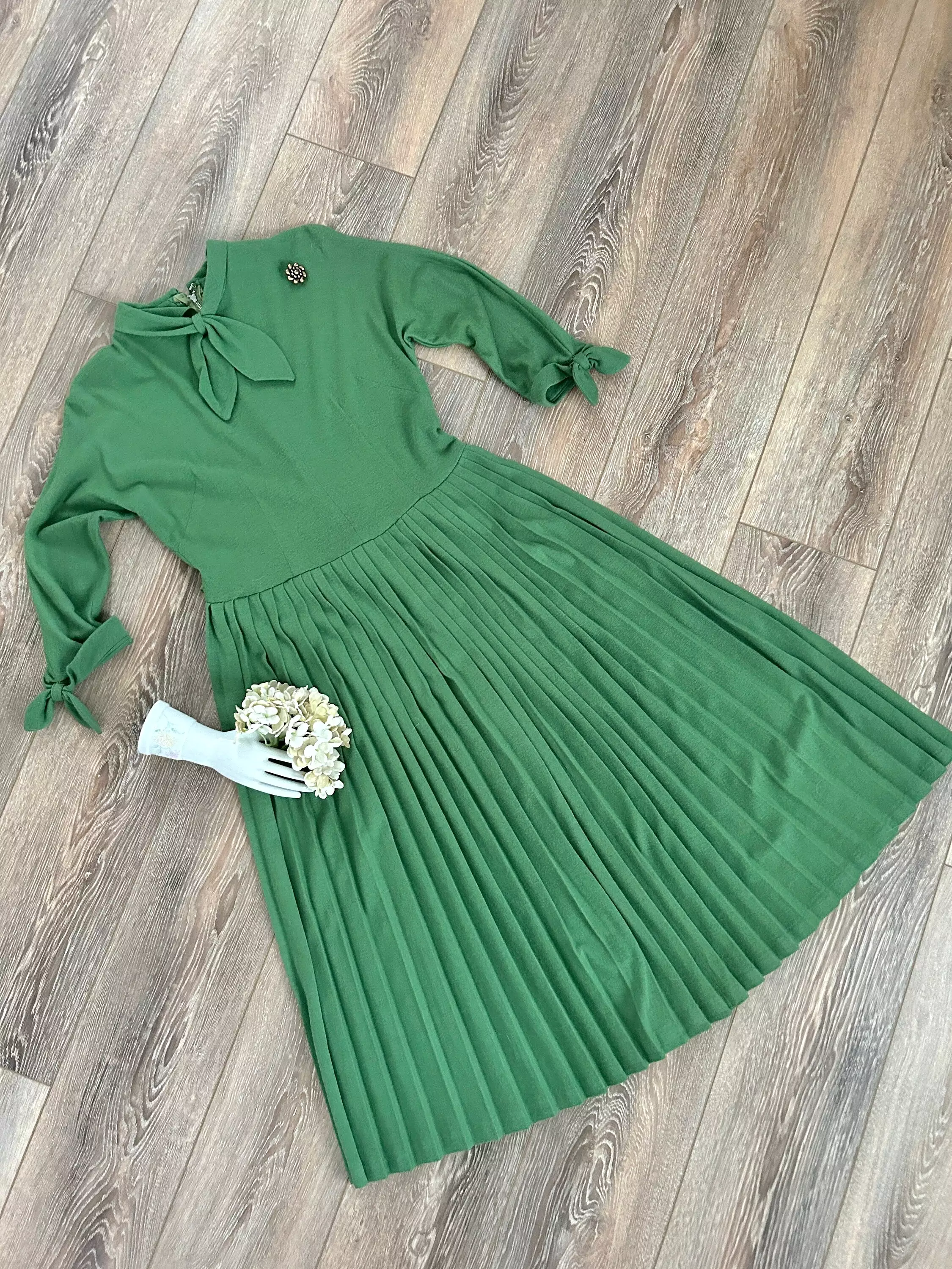 Vintage 1960s Green Plus Sized Knit Dress / 60s Retro Dress / Size XL