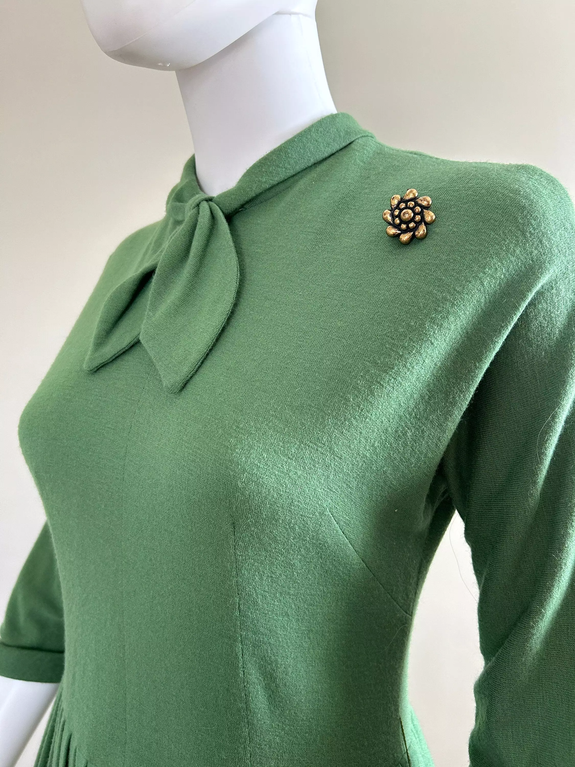 Vintage 1960s Green Plus Sized Knit Dress / 60s Retro Dress / Size XL